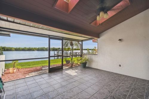 2590 Sykes Creek Dr, Merritt Island FL  32953-2912 exterior