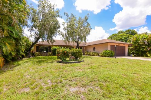 974 Atlantus Ave, Fort Pierce, FL 34983-3906