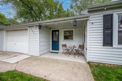 14221 Gatewood Dr, Waukesha, WI 53151-1628