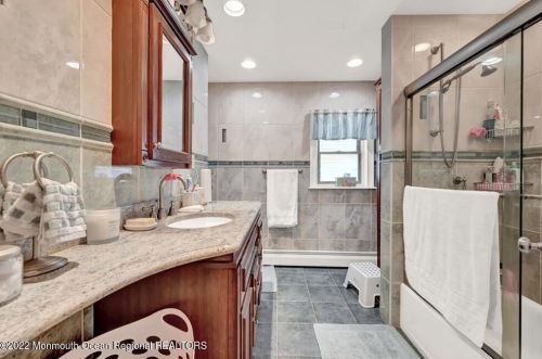 121 Avenue A, Bayonne NJ  07002-1255 exterior