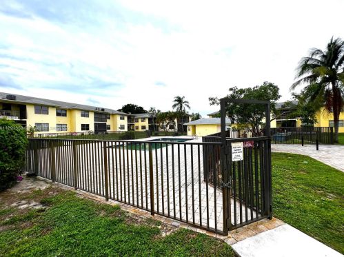 2291 Linton Ridge Cir, Delray Beach FL  33444-8181 exterior