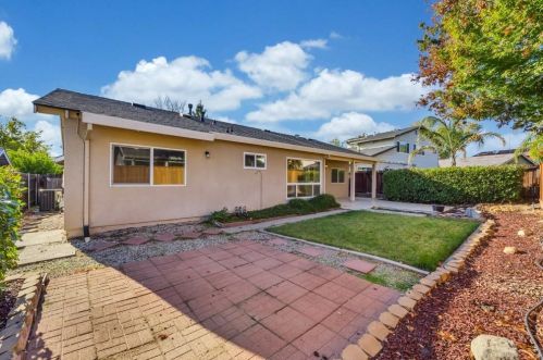5820 Merlindale Dr, Citrus Heights CA  95610-6728 exterior