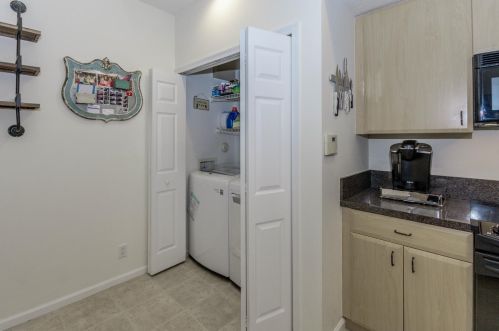 7635 Iris Ct, West Palm Beach FL  33412-3143 exterior
