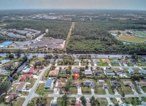 4424 31 Pl, Naples FL 34116-8040 exterior