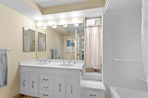 3870 Carpenter Ave, North Hollywood CA  91604-3729 exterior