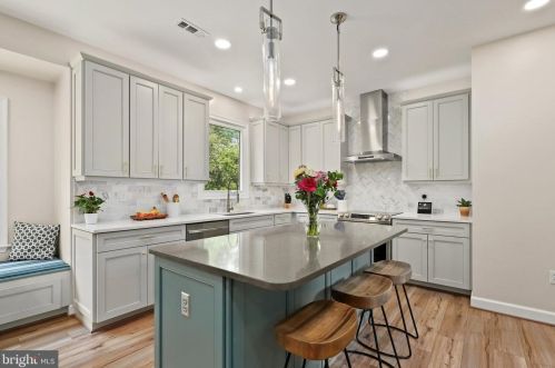 526 Beauregard Dr, Leesburg VA 20175-8924 exterior