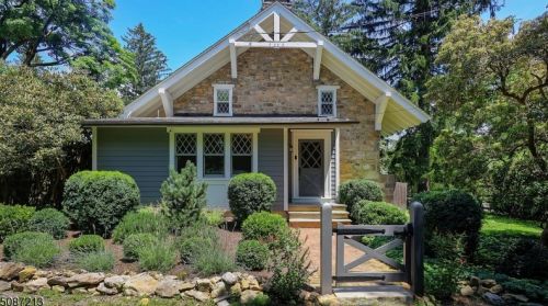 51 Mountaintop Rd, Bernardsville, NJ 07924-1111