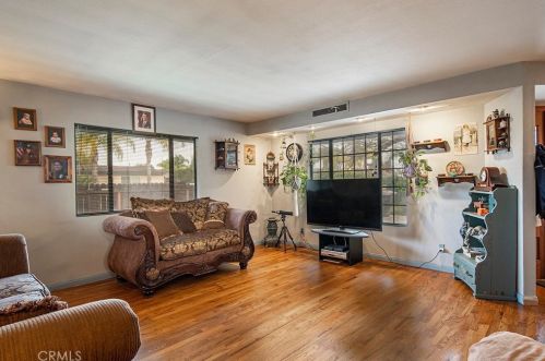 628 East St, Anaheim, CA 92805-2131