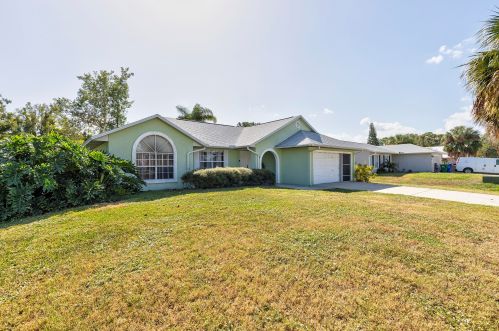 909 Fulton Way, Sebastian FL  32958-5123 exterior