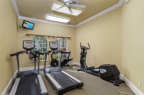 3915 Aurora Ct, Naples FL  34116-7323 exterior