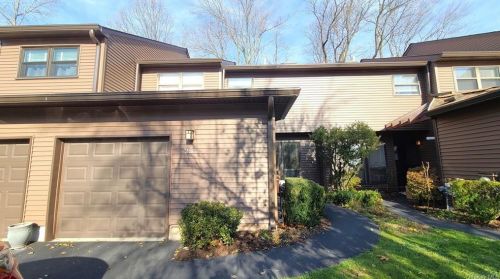 253 Woods Brooke Cir, Crotonville, NY 10562-2096