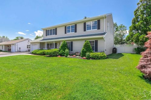 75 Sequoia Way, Holbrook, NY 11741-5606