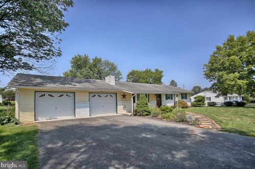 1954 Reservoir Dr, Carlisle, PA 17013-1055