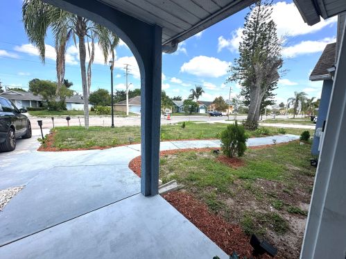 2062 Floresta Dr, Fort Pierce FL  34984-4706 exterior