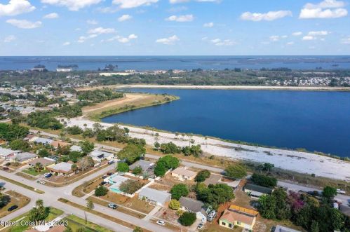 955 Schumann Dr, Sebastian FL  32958-5331 exterior