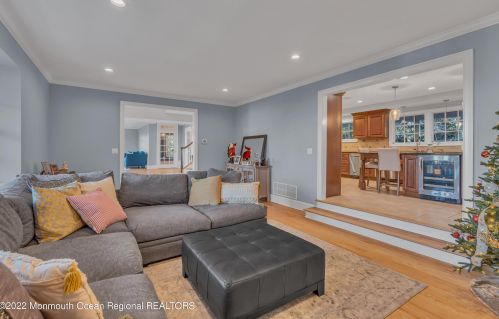 34 Windsor Dr, Little Silver NJ  07739-1311 exterior