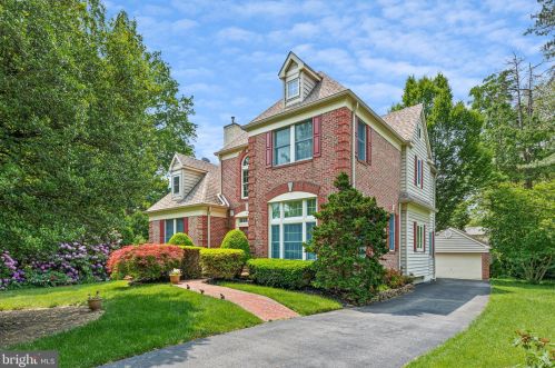 302 Hawthorne Dr, Wilmington, DE 19802-1214