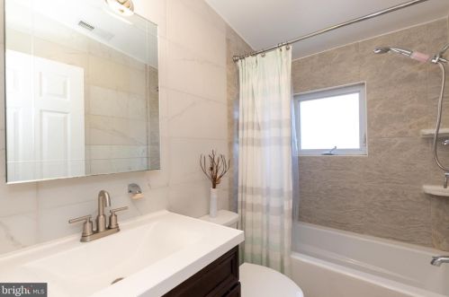 25 Maple Ave, Yardley PA 19067-6642 exterior