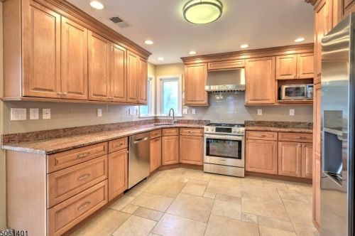 16 Steeple Chase Ct, Bedminster NJ  07921-1638 exterior