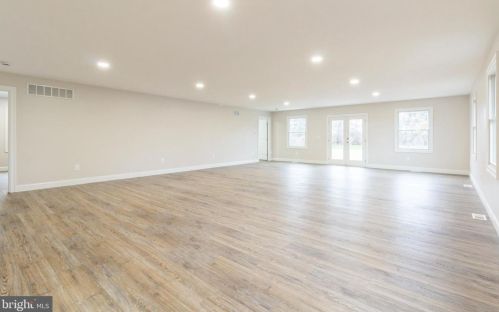 891 Kings Hwy, Pilesgrove NJ  08098-5456 exterior