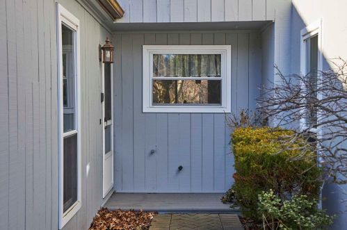 16 Pond Dr, Rhinebeck NY  12572-1926 exterior