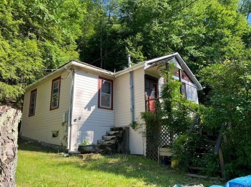 722 Old Route 17, Monticello NY  12701-7019 exterior