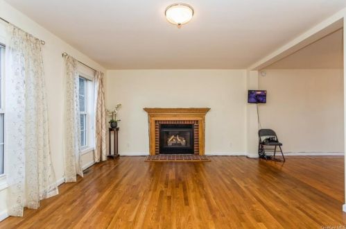 65 Greenvale Cir, White Plains NY  10607-1601 exterior