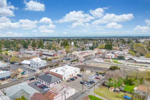 9020 Grove St, Elk Grove CA  95624-2318 exterior