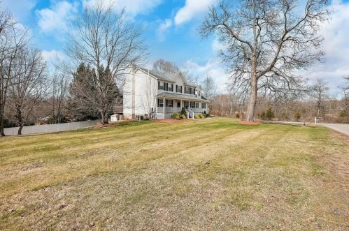 2 Apple Ct, Rock Tavern, NY 12575-5336
