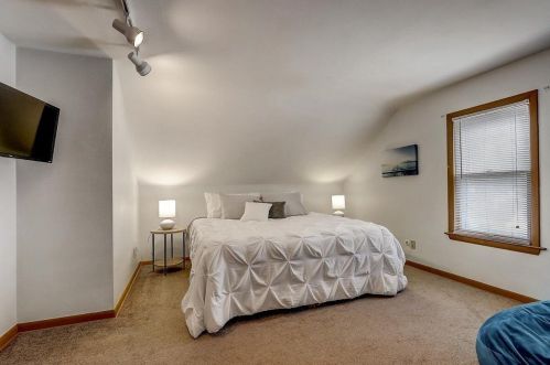 523 112, Milwaukee WI 53226-4132 exterior