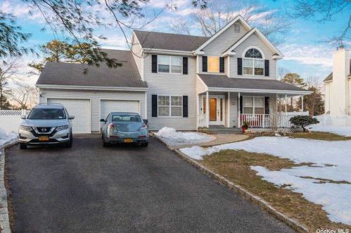 1 Oldstone Ct, South Setauket, NY 11720-2880