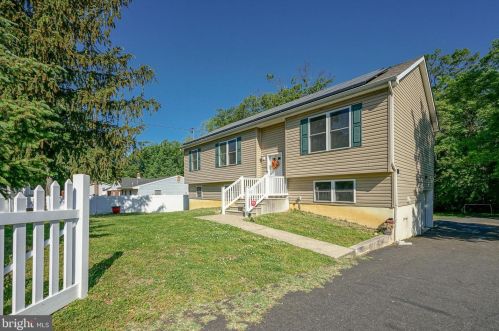 1202 Grove Ave, West Deptford, NJ 08086-3054