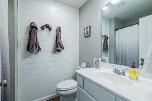 1204 Mulberry Ave, Montgomery MN 56069-4498 exterior