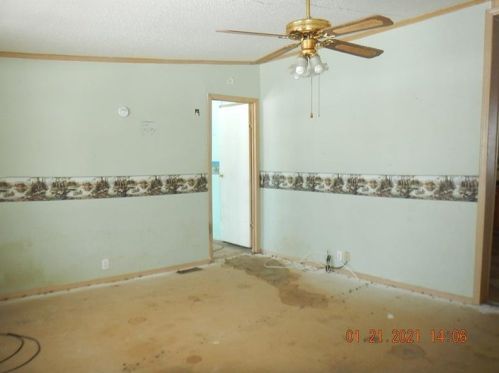 12144 Forest Dr, Linesville, PA 16424-4728