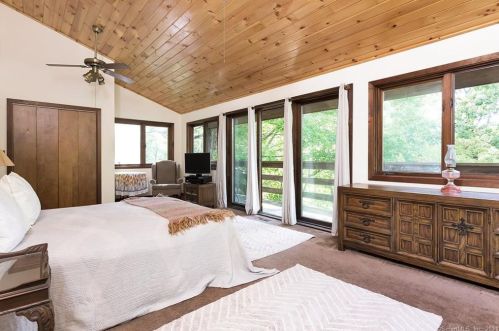 27 Bridge Rd, Upper Stepney CT  06468-2928 exterior