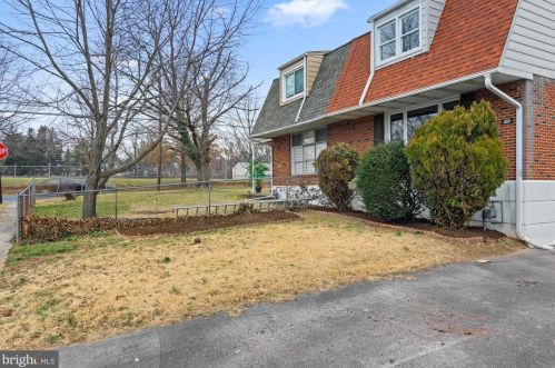 303 Dartmouth Dr, Norristown, PA 19401-5408