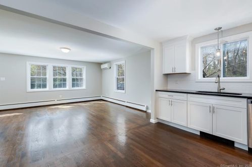 124 Park Dr, Kensington CT  06037-3815 exterior