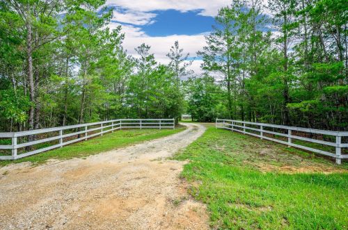 285 Coyote Rd, Defuniak Springs, FL 32433-9689