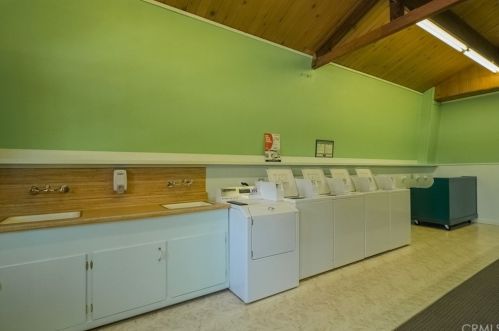 391 Montclair Dr, Big Bear City CA  92314-8800 exterior