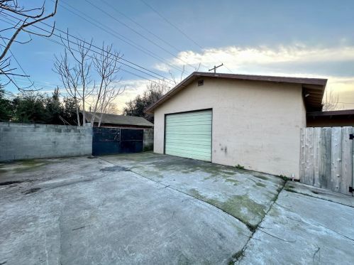918 Loletta Ave, Modesto CA  95351-1839 exterior