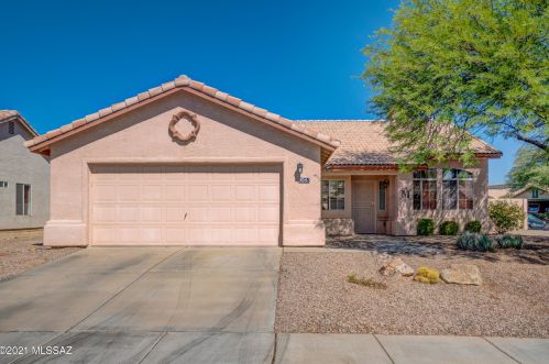 9041 Yellow Moon Dr, Tucson, AZ 85743-1120
