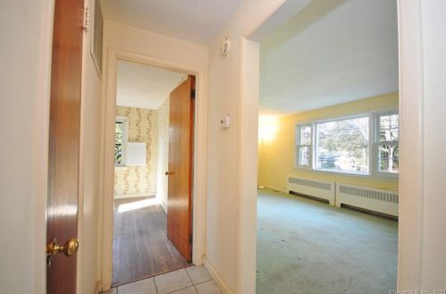 11 Hiram Ln, Bloomfield CT  06002-1224 exterior