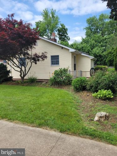 3817 Nancy Ave, Wilmington, DE 19808-4627