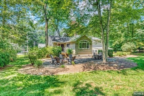 432 Hillside Ave, Allendale NJ  07401-1113 exterior