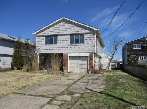750 Shore Walk, North Lindenhurst, NY 11757-5824