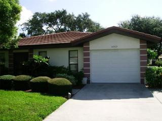 6002 Vivienda Dr, Bradenton, FL 34207-4357