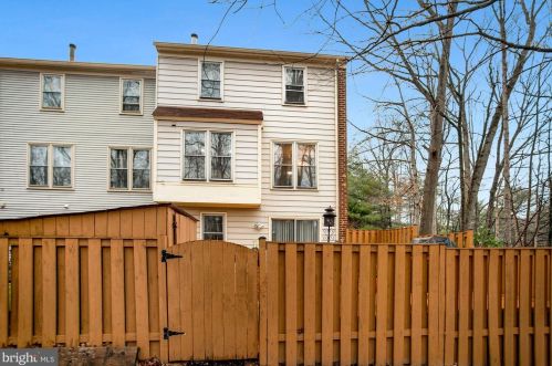 5666 Sutherland Ct, Springfield VA  22015-1850 exterior