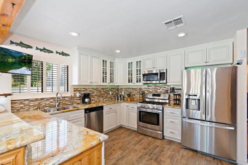 9060 Jones Ct, Desert Hot Springs, CA 92240-1136