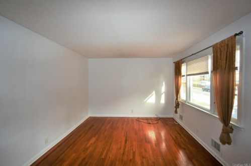 29 Fourth Ave, New Rochelle NY  10803-1407 exterior