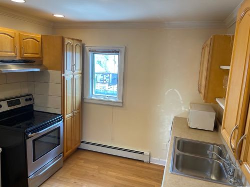 703 8th St, North Lindenhurst NY  11757-5522 exterior